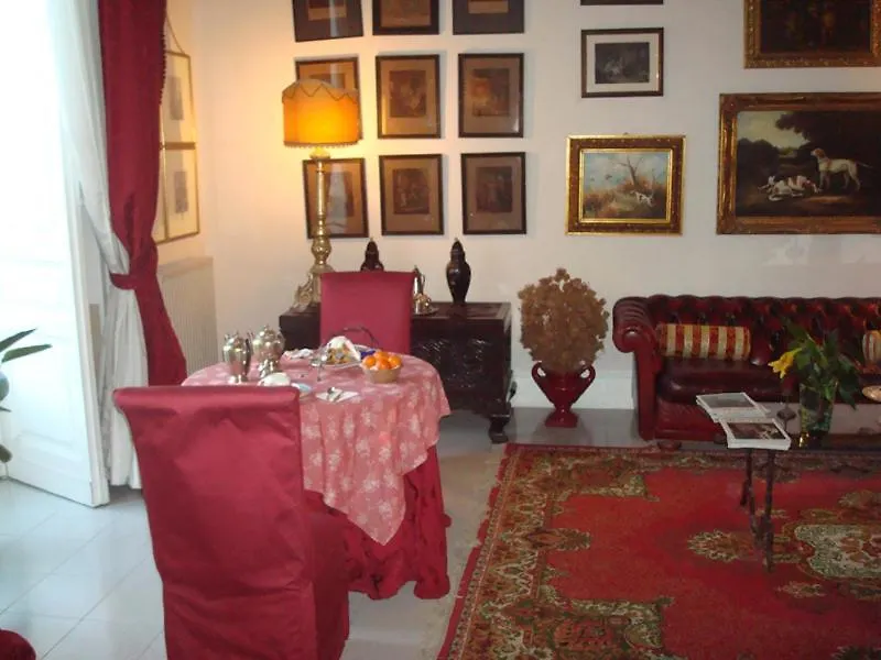 Bed & Breakfast Bed and Breakfast il Palazzo b e b. Lentini Italia